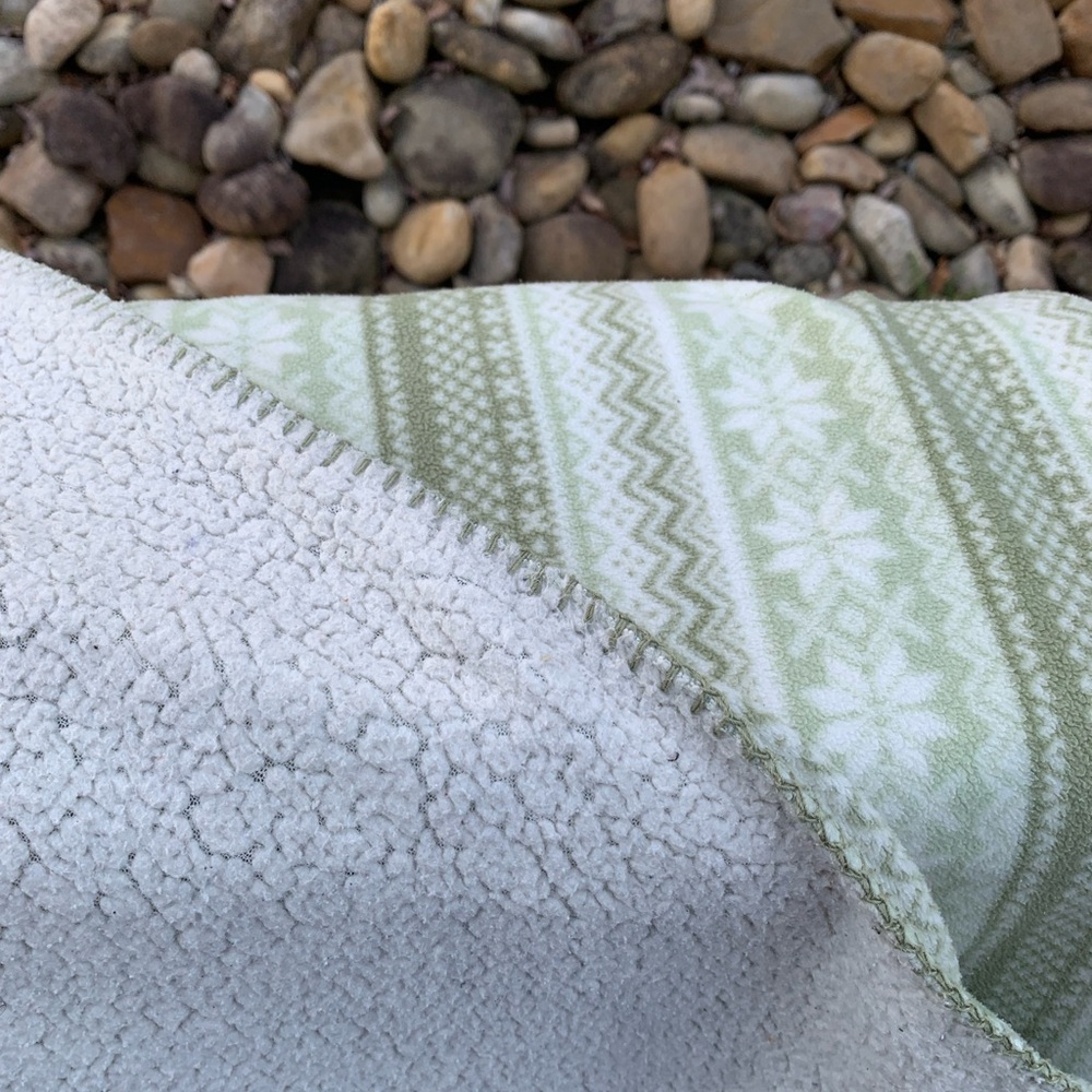 Green and White Patterned Throw Blanket
